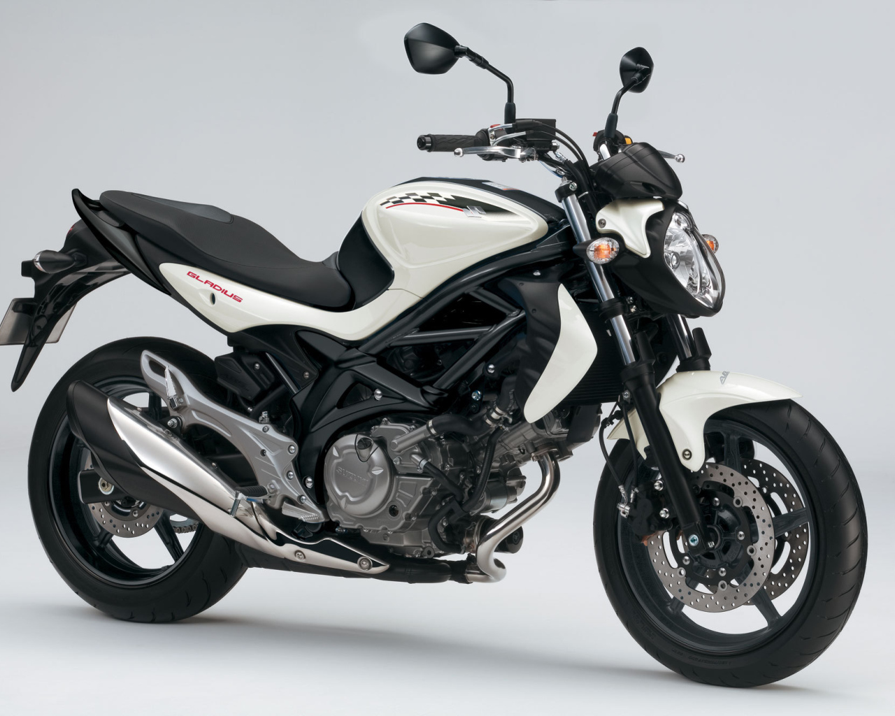 Быстрый мотоцикл Suzuki SFV 650