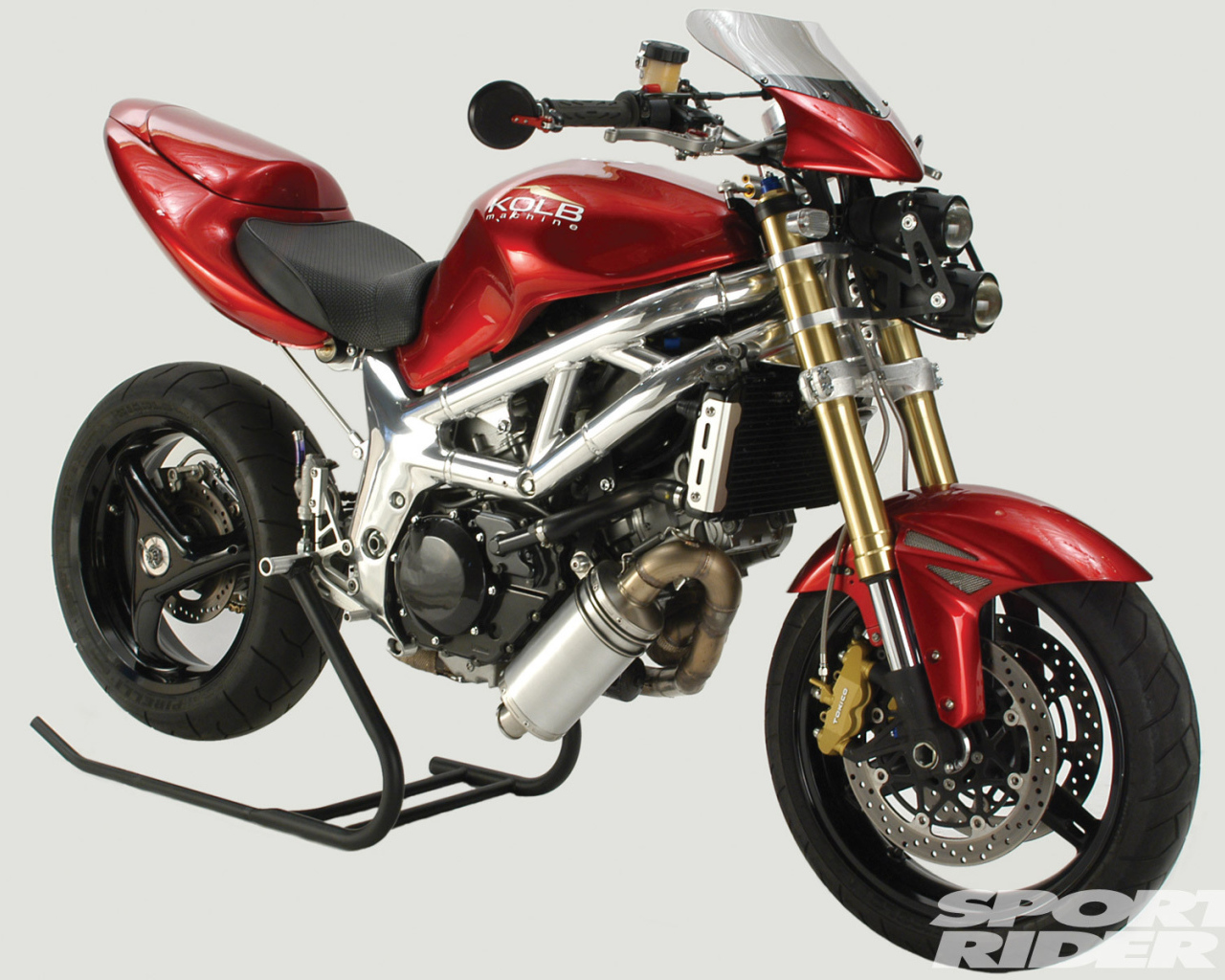 Быстрый мотоцикл Suzuki SV 650 S