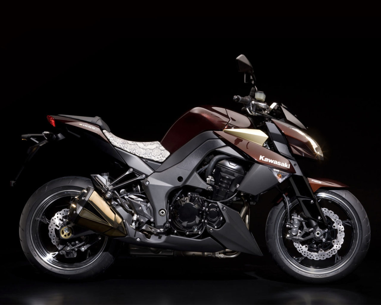 Быстрый мотоцикл Kawasaki Z 1000