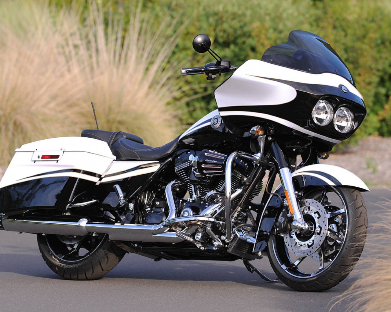 Невероятный мотоцикл Harley-Davidson CVO Road Glide Custom