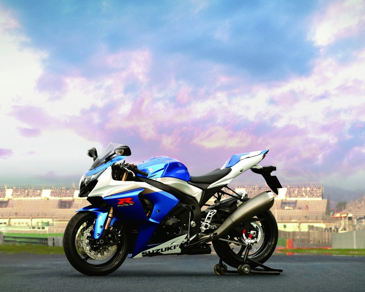 Невероятный мотоцикл Suzuki  GSX 1300 R