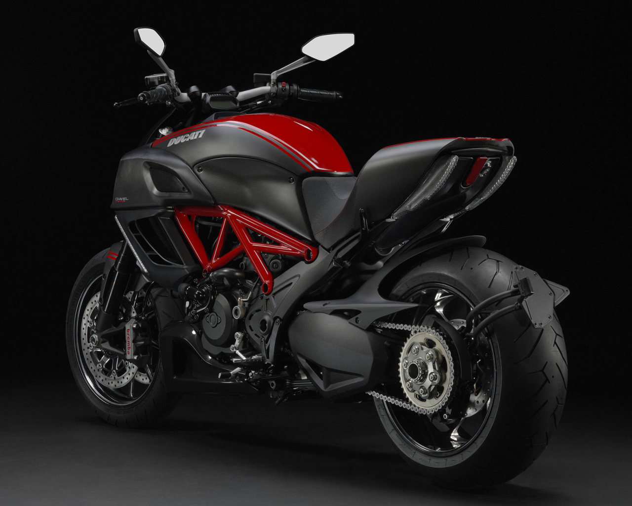 Невероятно быстрый мотоцикл Ducati Diavel