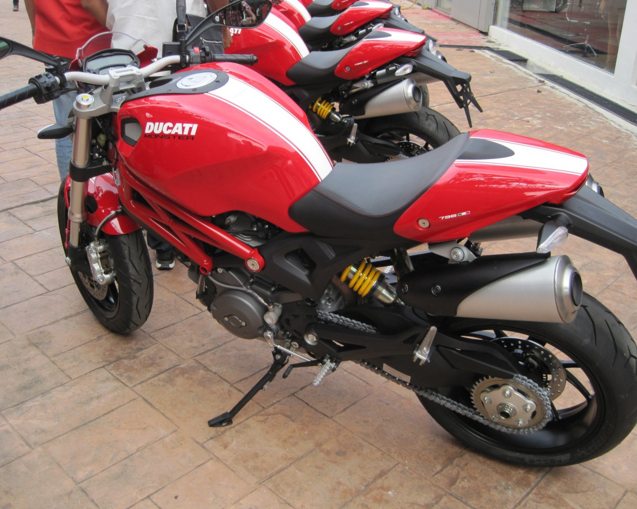 Невероятно быстрый мотоцикл Ducati Monster 796 Corse Stripe