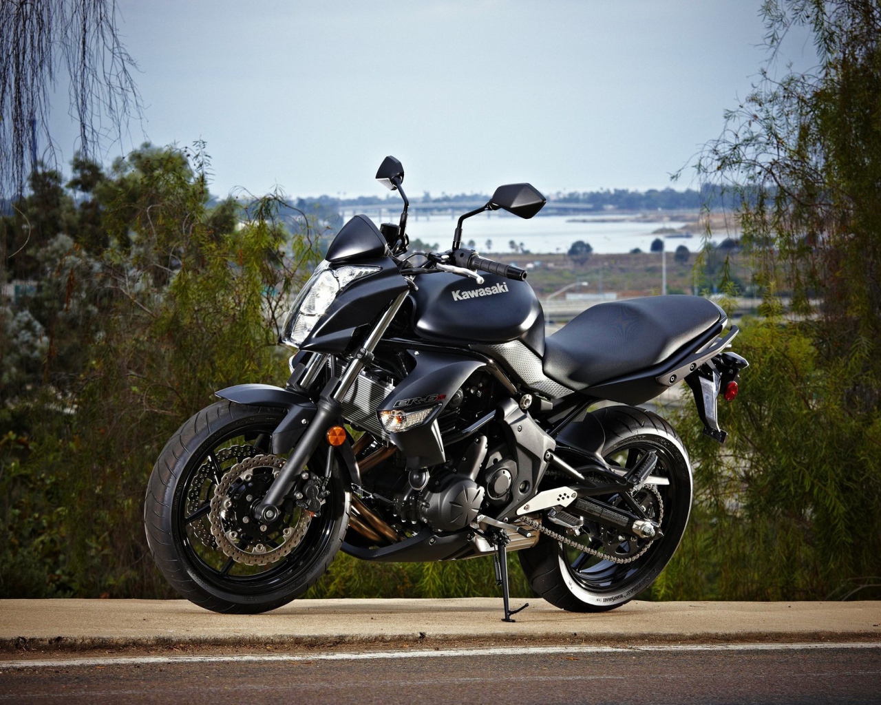 Невероятно быстрый мотоцикл Kawasaki ER-6n