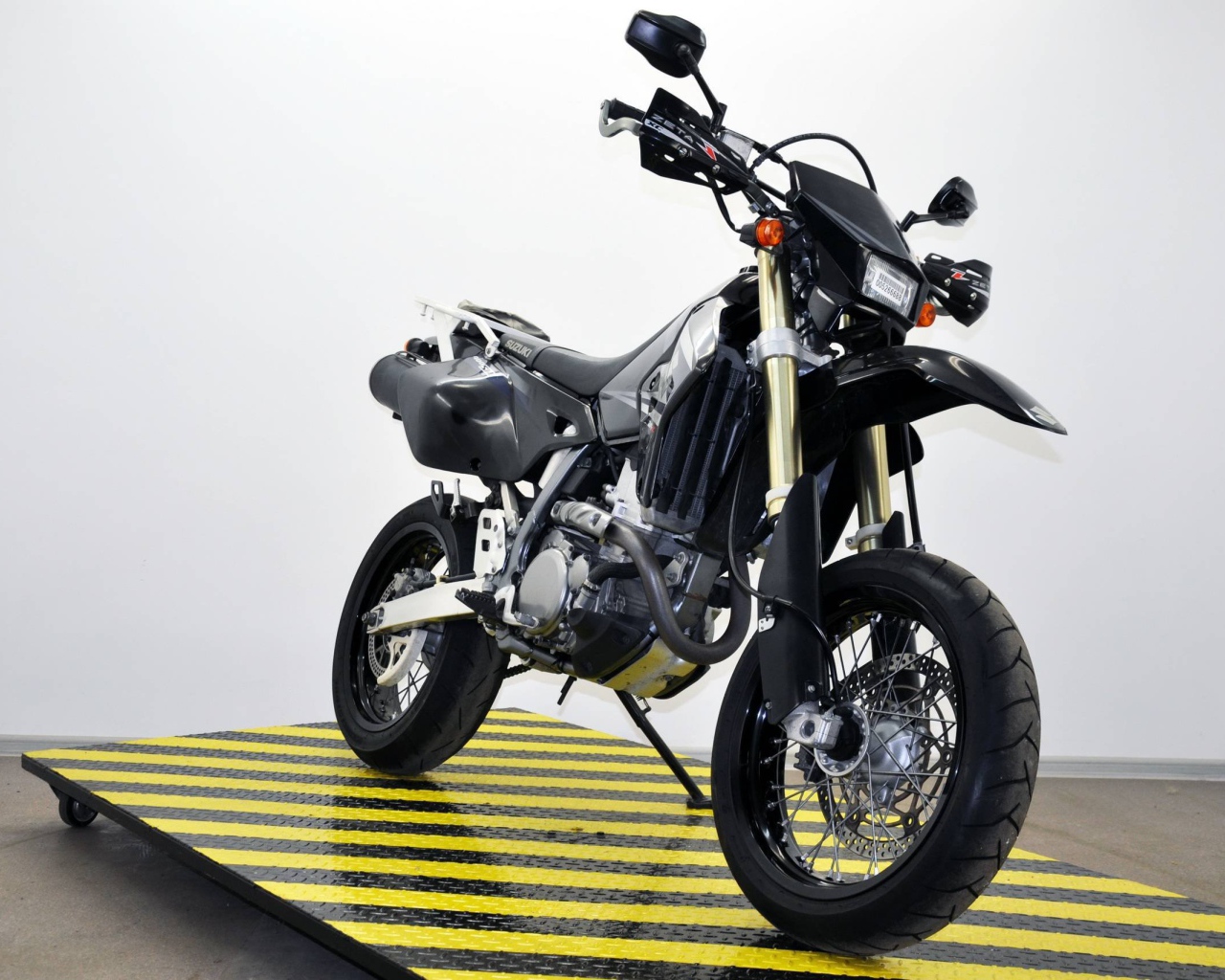 Невероятно быстрый мотоцикл Suzuki  DR-Z 125