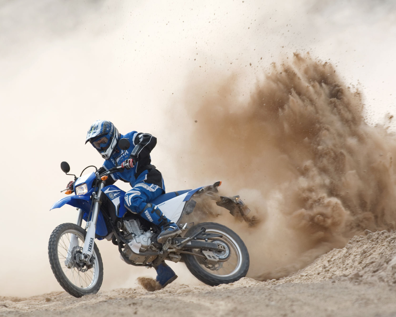 Невероятно быстрый мотоцикл Suzuki DR 200 SE