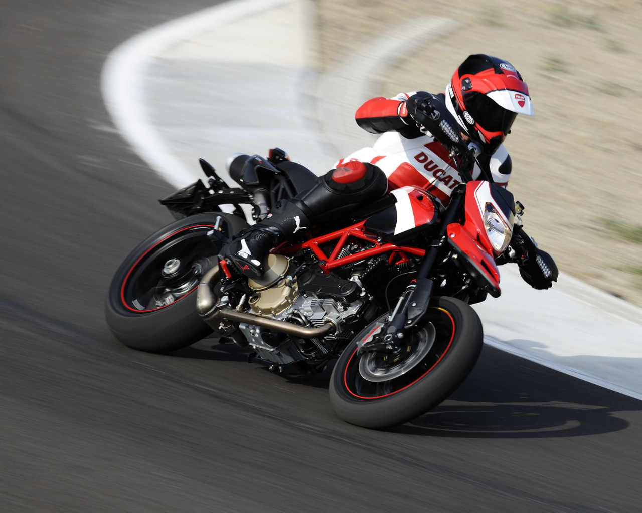 Невероятно быстрый мотоцикл Ducati Hypermotard SP