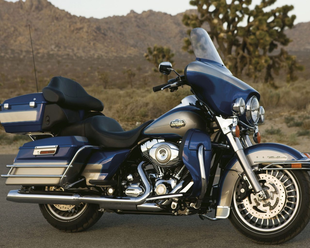 Невероятно быстрый мотоцикл Harley-Davidson CVO Electra Glide Ultra Classic