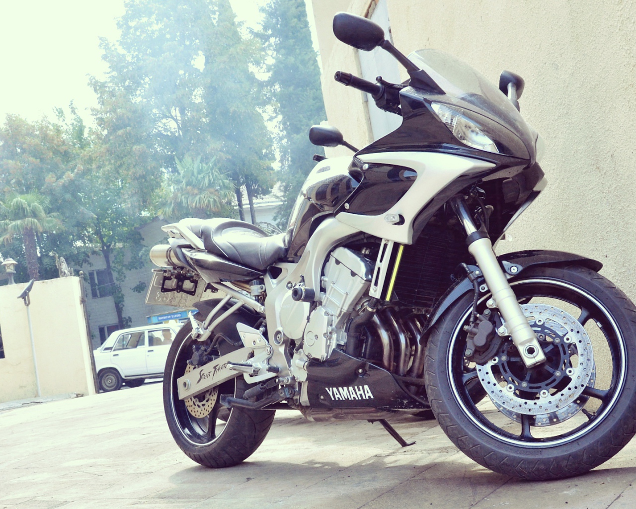 Современный мотоцикл Yamaha