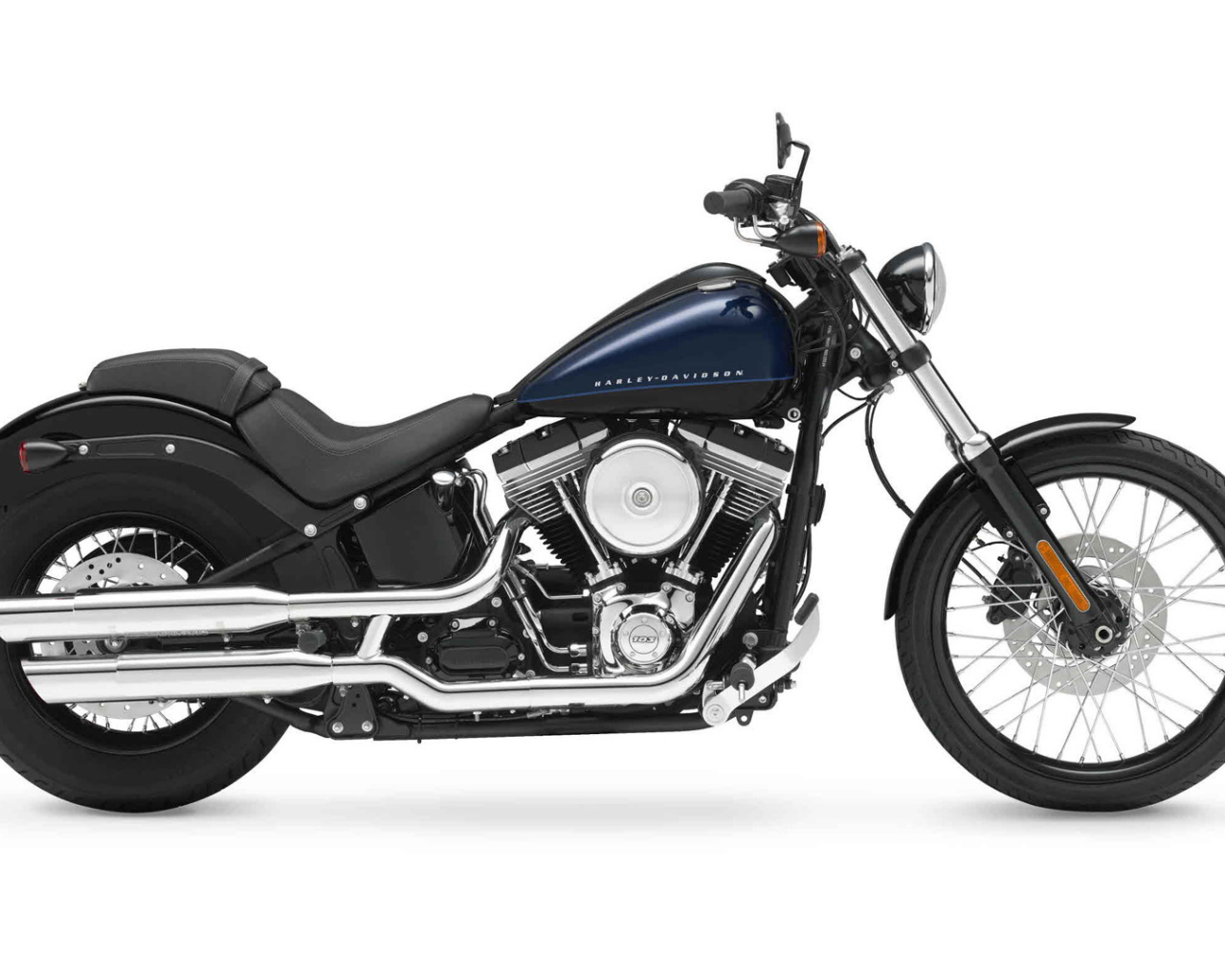 Мотоцикл модели Harley-Davidson Softail Blackline