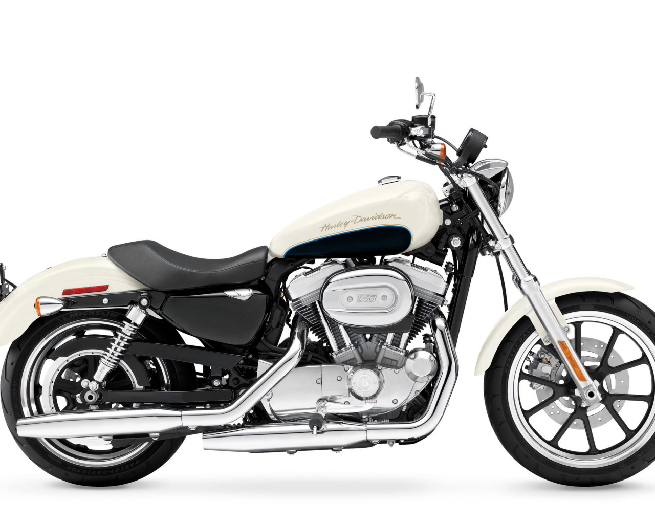 Мотоцикл модели Harley-Davidson XL 883L Sportster