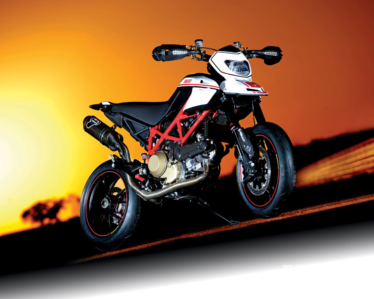 Новый мотоцикл Ducati Hypermotard SP