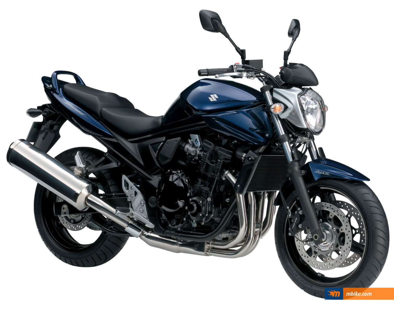 Новый мотоцикл на дороге Suzuki  GSF 650