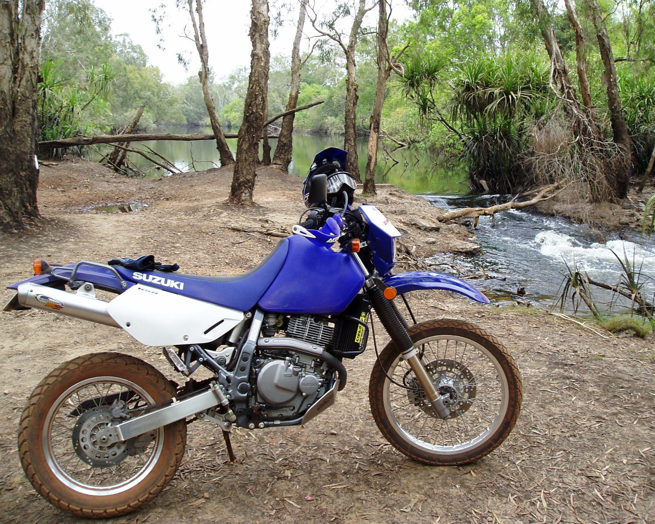 Новый надежный мотоцикл Suzuki DR 650 SE