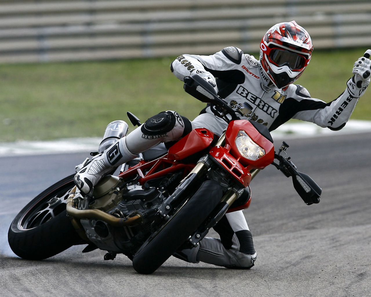 Новый надежный мотоцикл Ducati Hypermotard