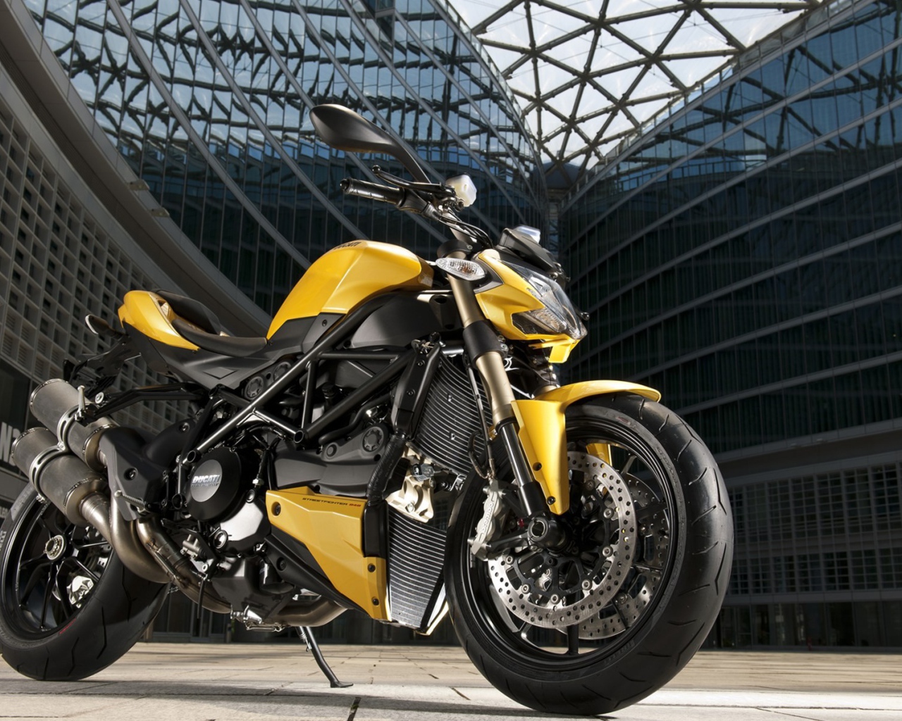 Новый надежный мотоцикл Ducati Streetfighter 848