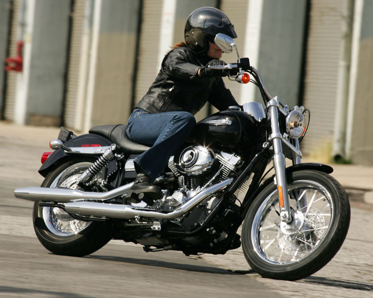 Новый надежный мотоцикл Harley-Davidson Dyna Super Glide Custom