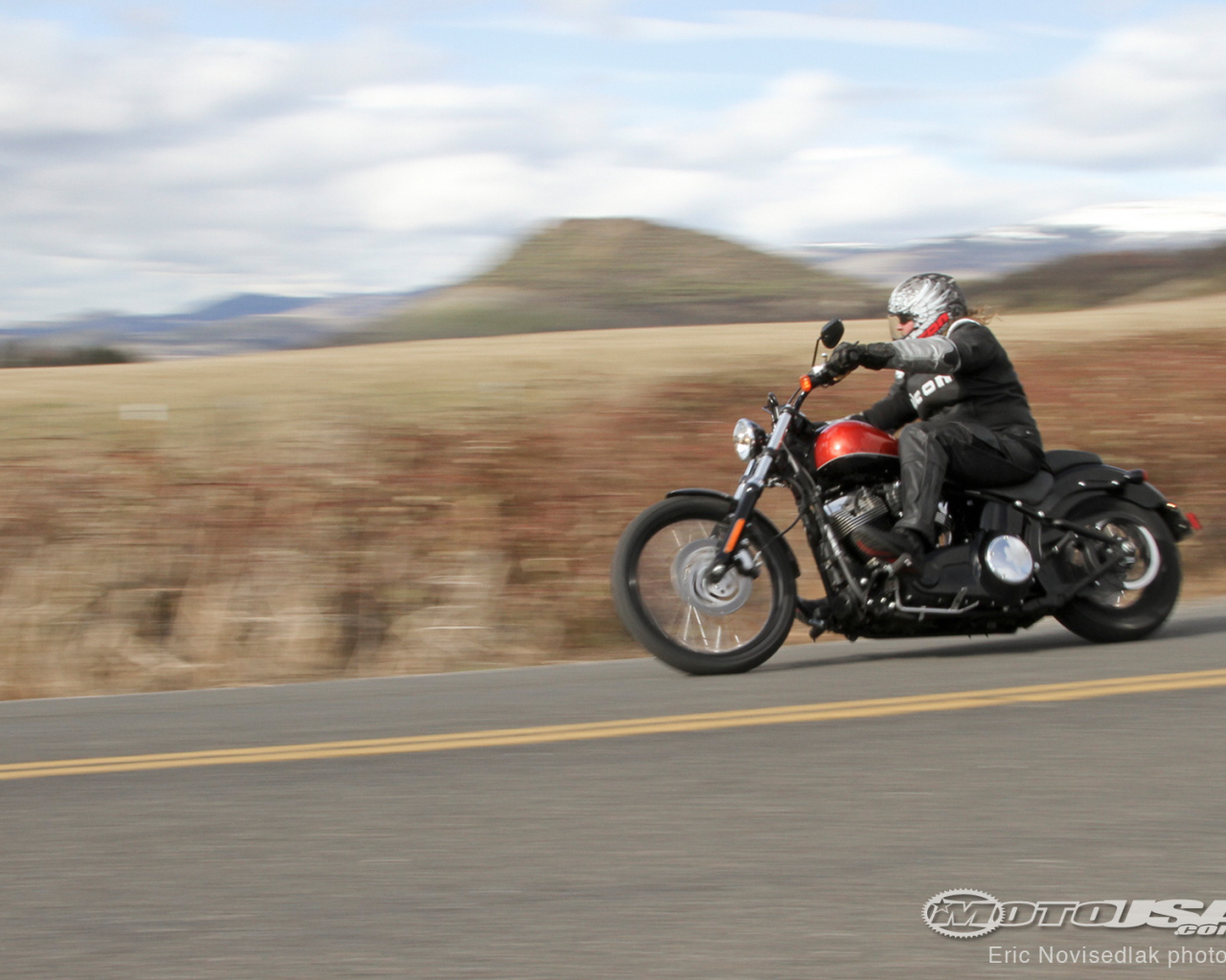 Новый надежный мотоцикл Harley-Davidson Softail Blackline