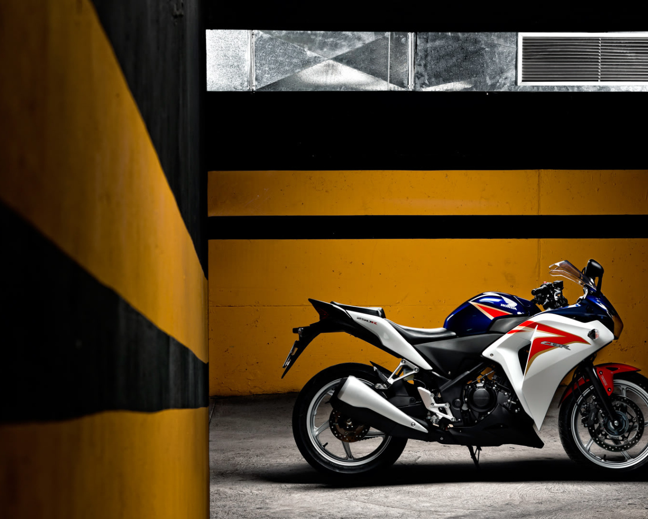 Новый надежный мотоцикл Honda CBR 250 R