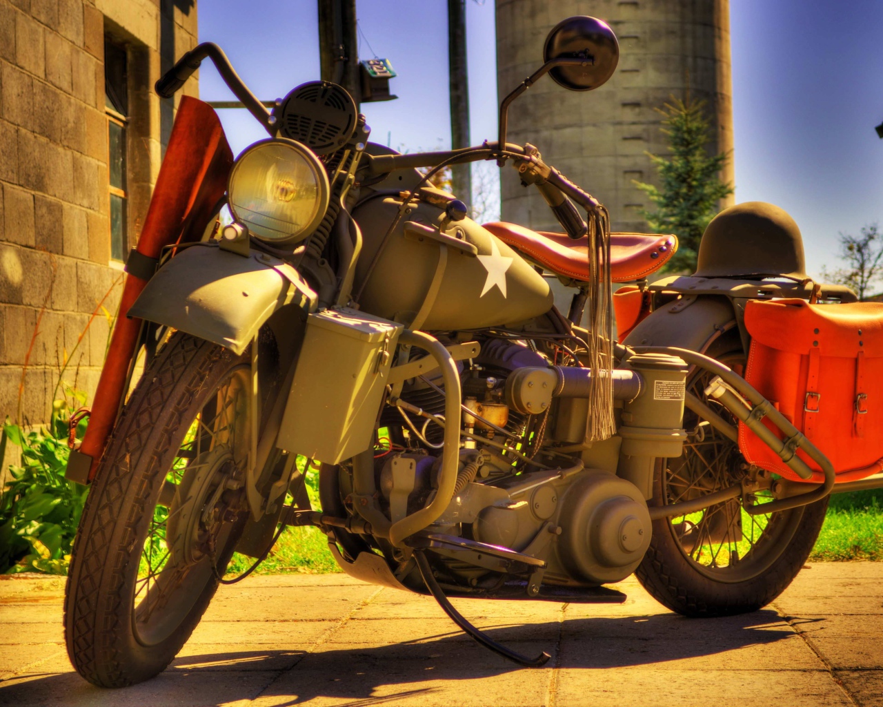 Старый армейский мотоцикл