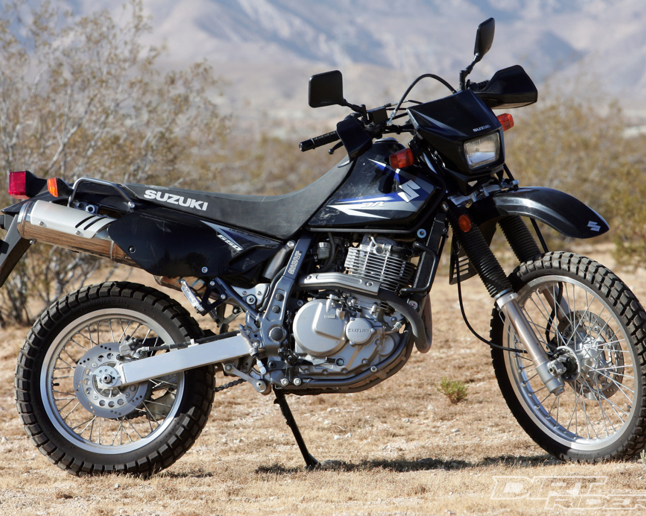 Популярный мотоцикл Suzuki DR 650 SE