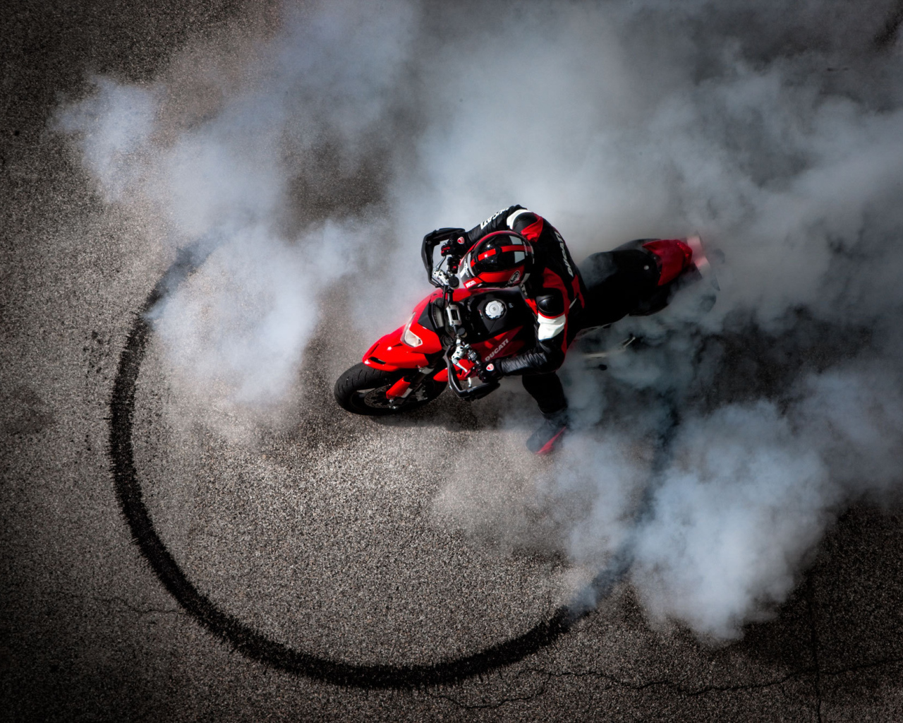 Популярный мотоцикл Ducati Hyperstrada