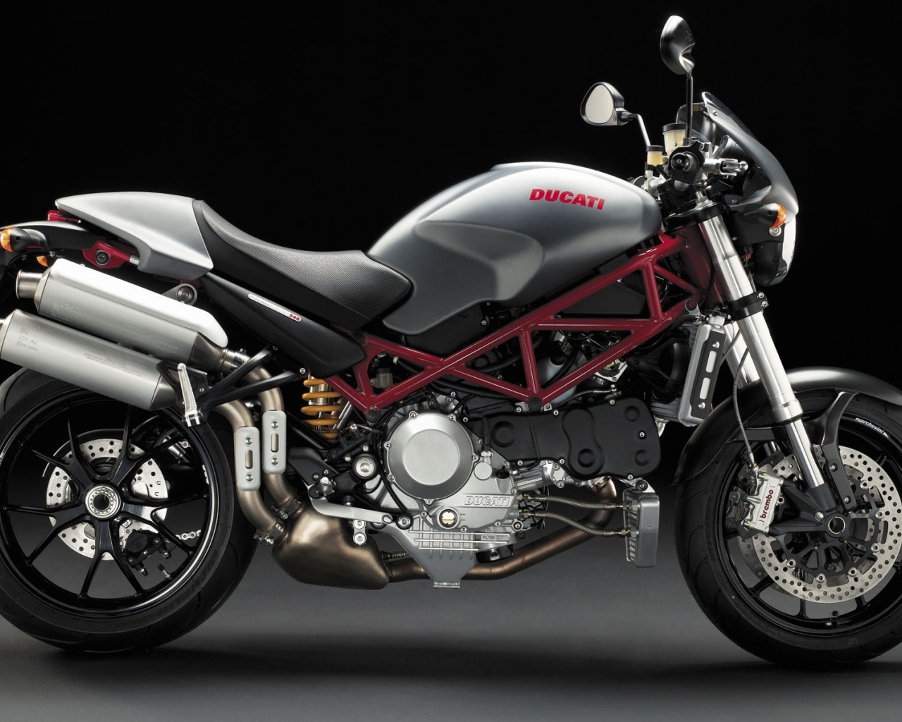 Популярный мотоцикл Ducati Monster 1200