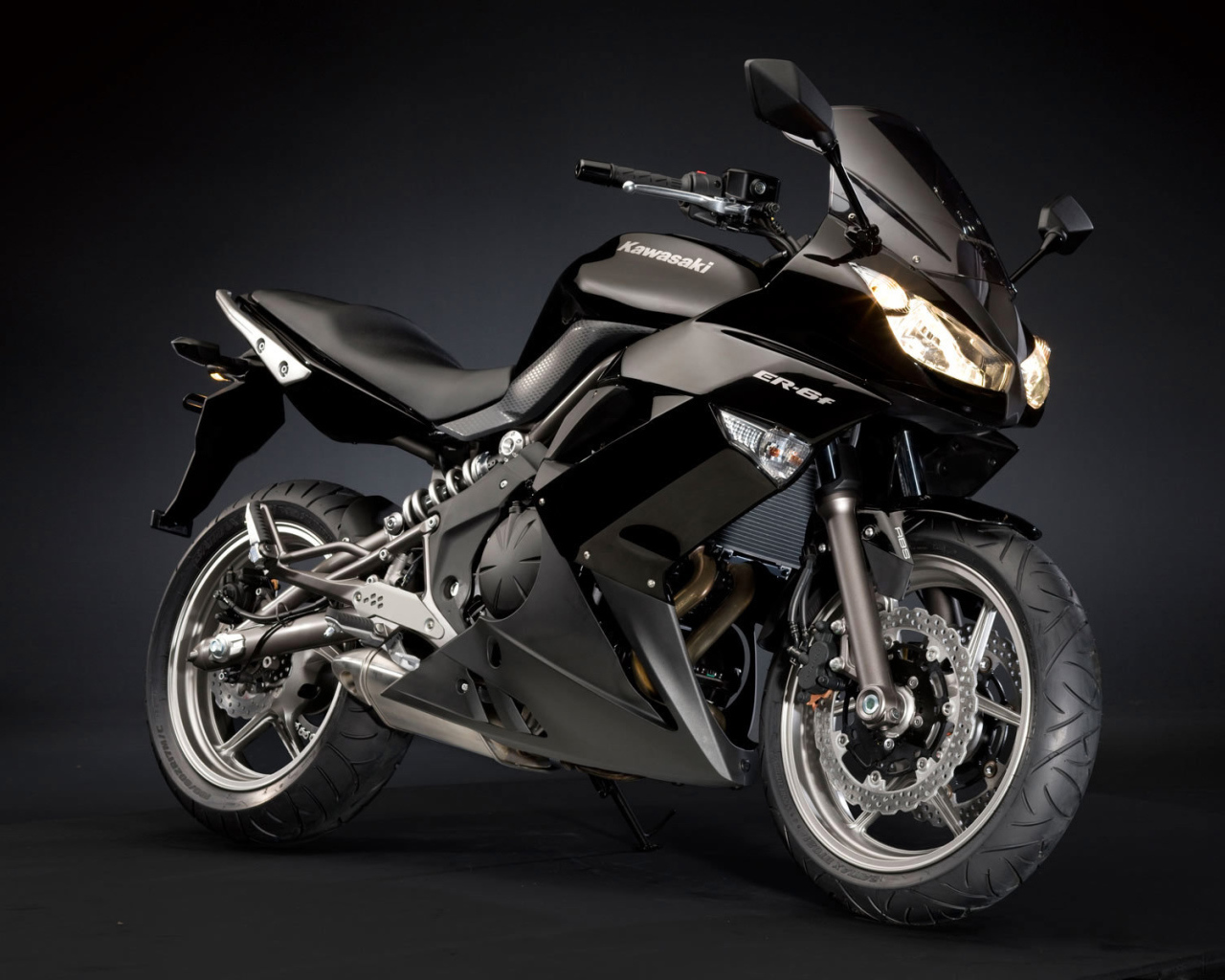 Популярный мотоцикл Kawasaki ER-6f