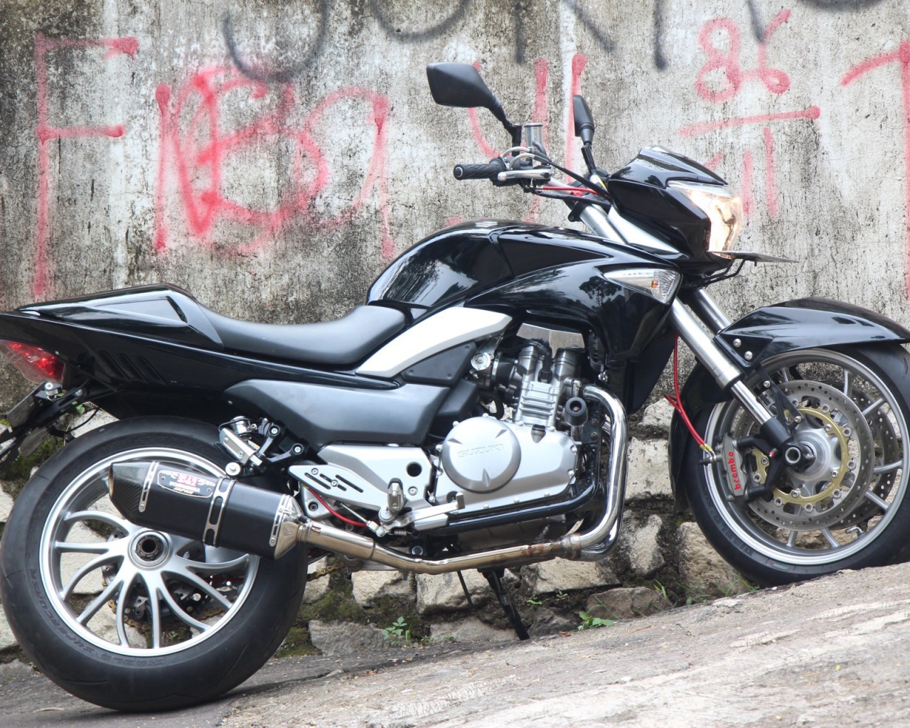 Популярный мотоцикл Suzuki   Inazuma