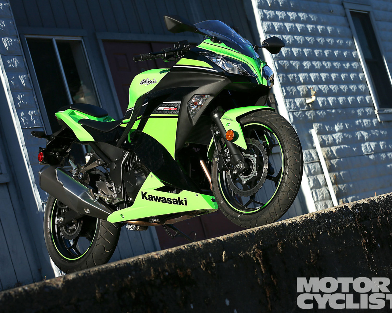 Надежный мотоцикл Kawasaki Ninja 300