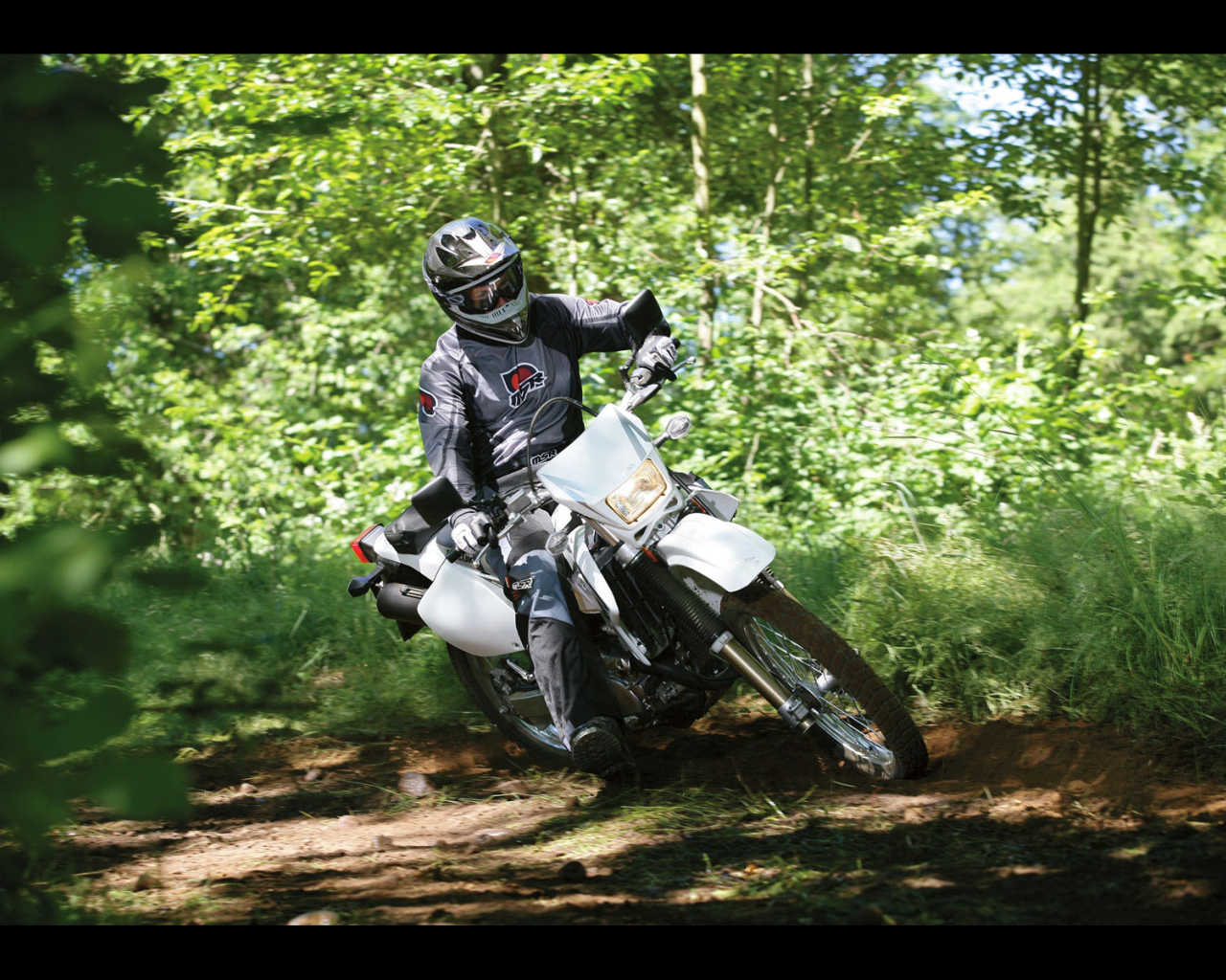 Надежный мотоцикл Suzuki DR-Z400 S