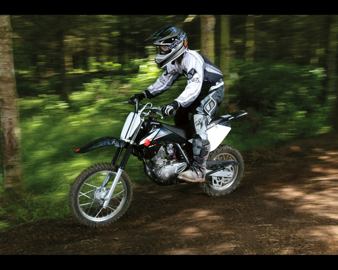 Надежный мотоцикл Suzuki DR-Z 125