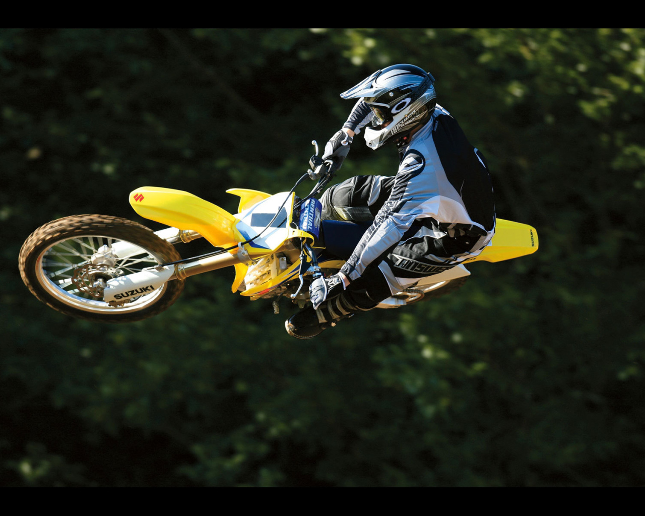 Надежный мотоцикл Suzuki RM-Z 250