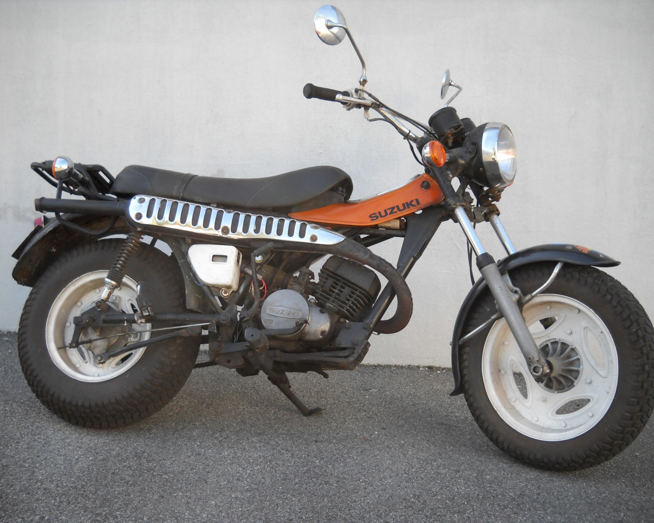 Надежный мотоцикл Suzuki RV 125