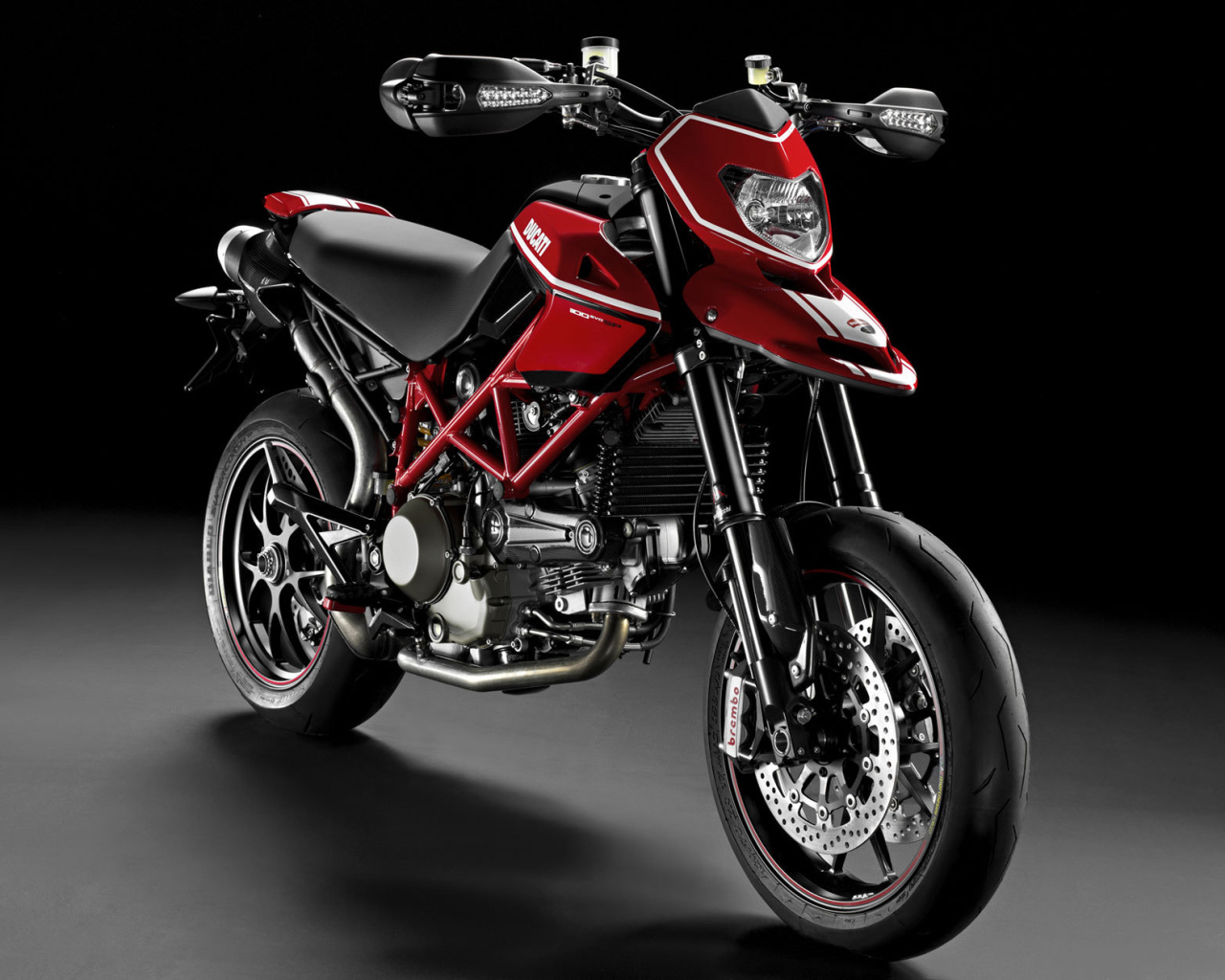 Надежный мотоцикл Ducati Hypermotard