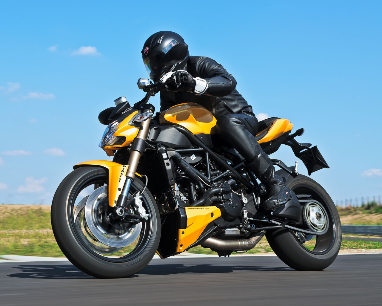 Надежный мотоцикл Ducati Streetfighter 848