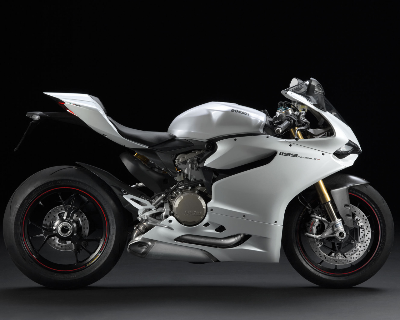 Надежный мотоцикл Ducati Superbike 1199 Panigale