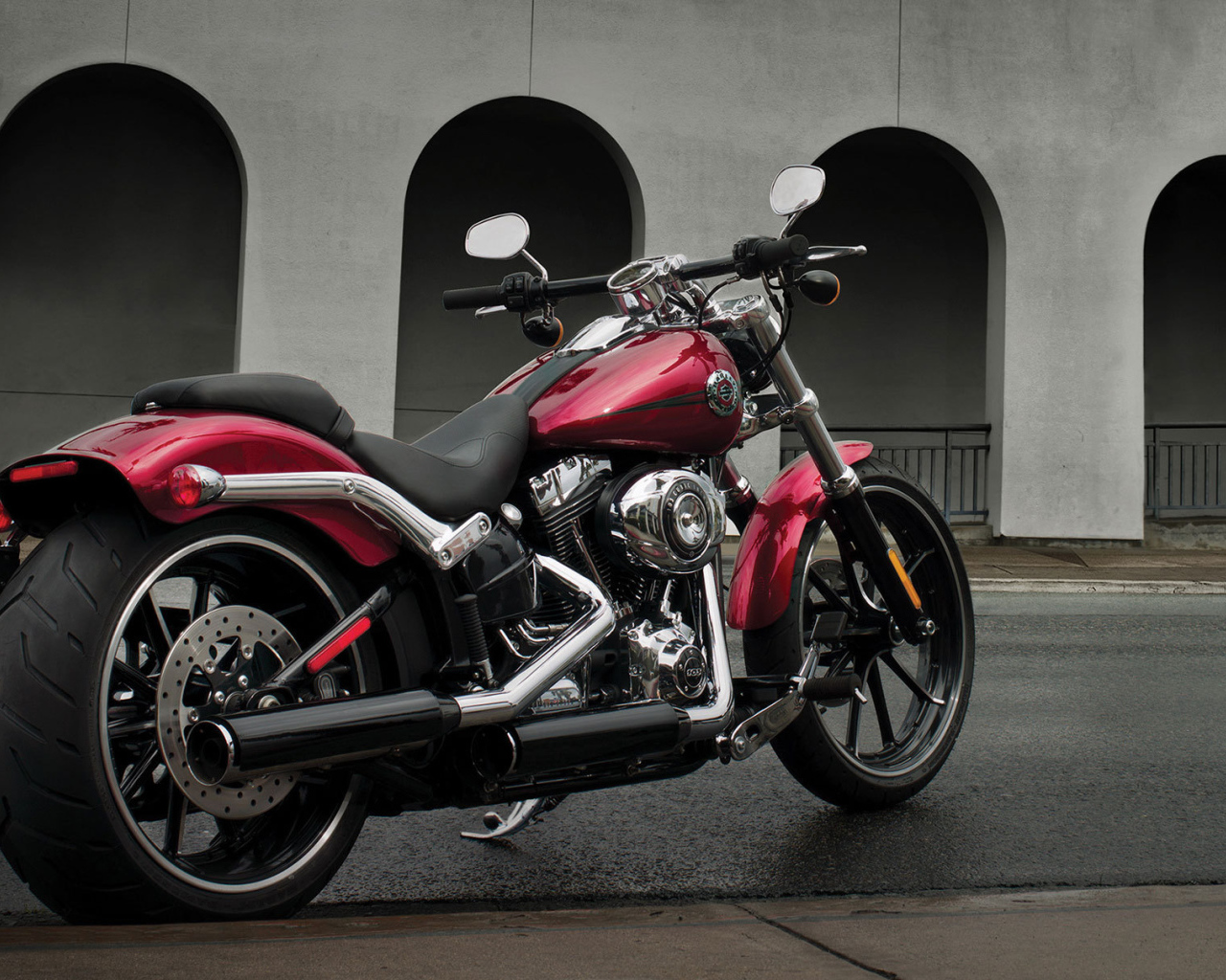 Надежный мотоцикл Harley-Davidson CVO Breakout