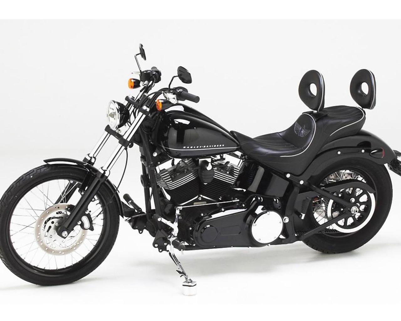Надежный мотоцикл Harley-Davidson Softail Blackline