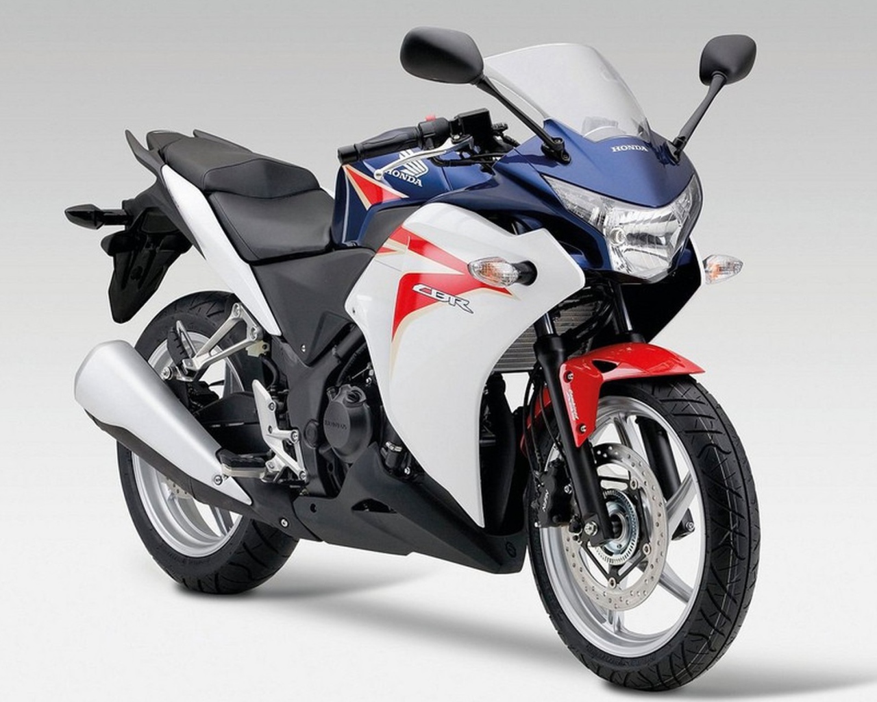 Надежный мотоцикл Honda CBR 250 R