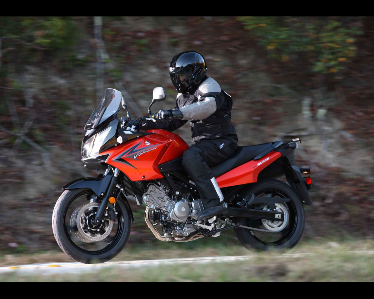 Надежный мотоцикл Suzuki V-Storm 650 ABS