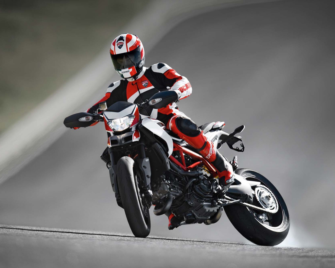 Тест-драйв мотоцикла Ducati Hypermotard