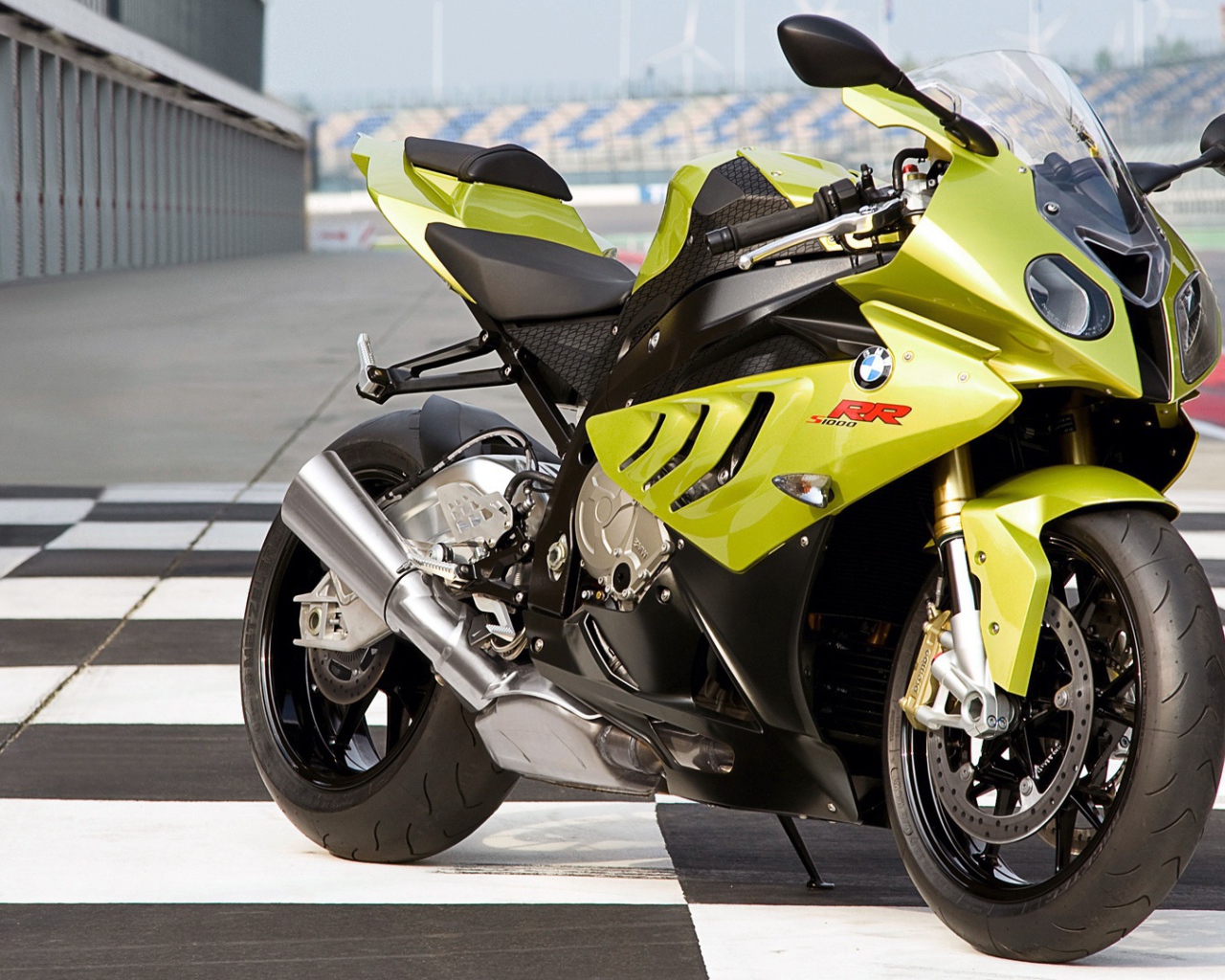 Желтый Bmw s 1000 rr