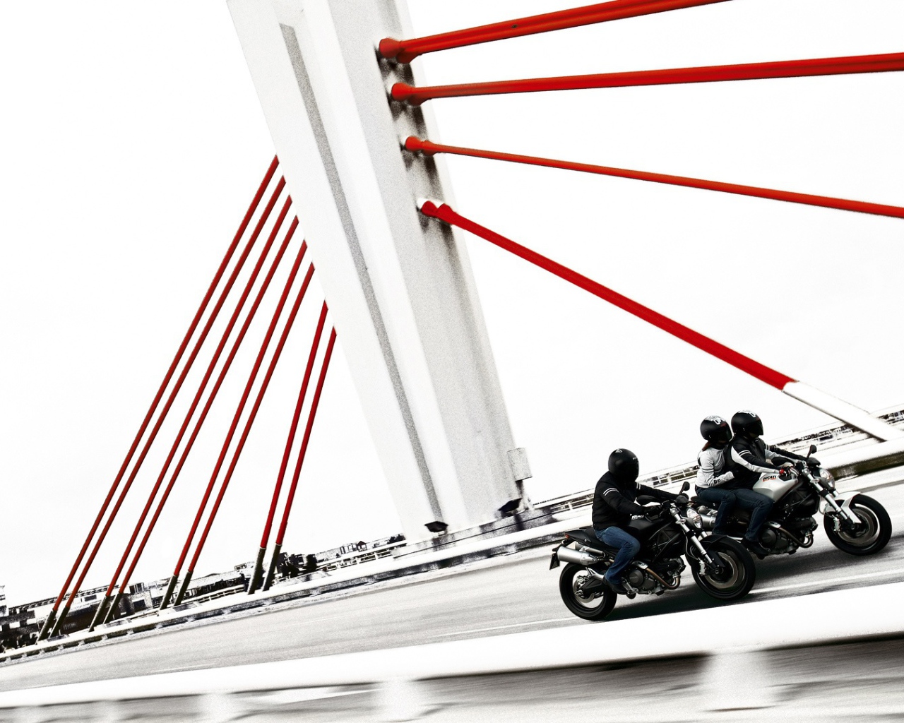 Гонка монстров Ducati