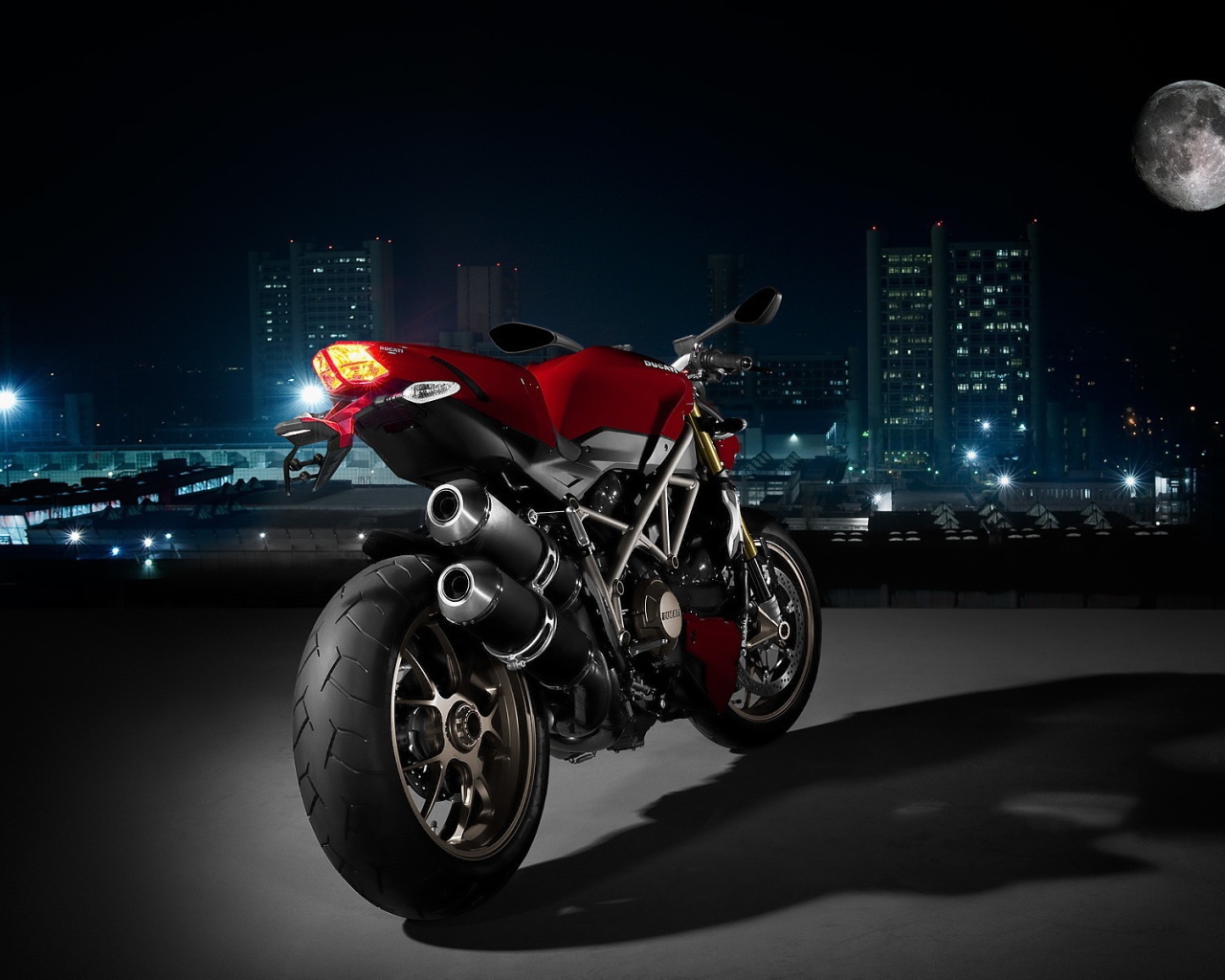 Ducati сексуальный мотоцикл