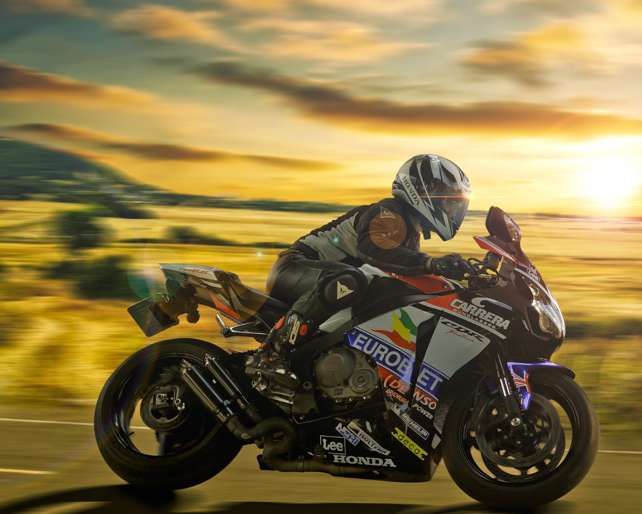 Мотогонщик на хонде