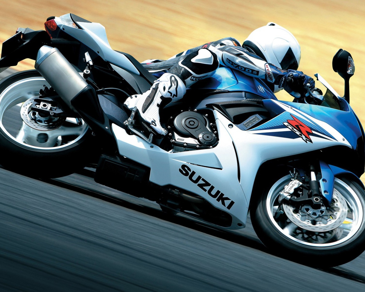 Мотоцикл Suzuki GSX R600