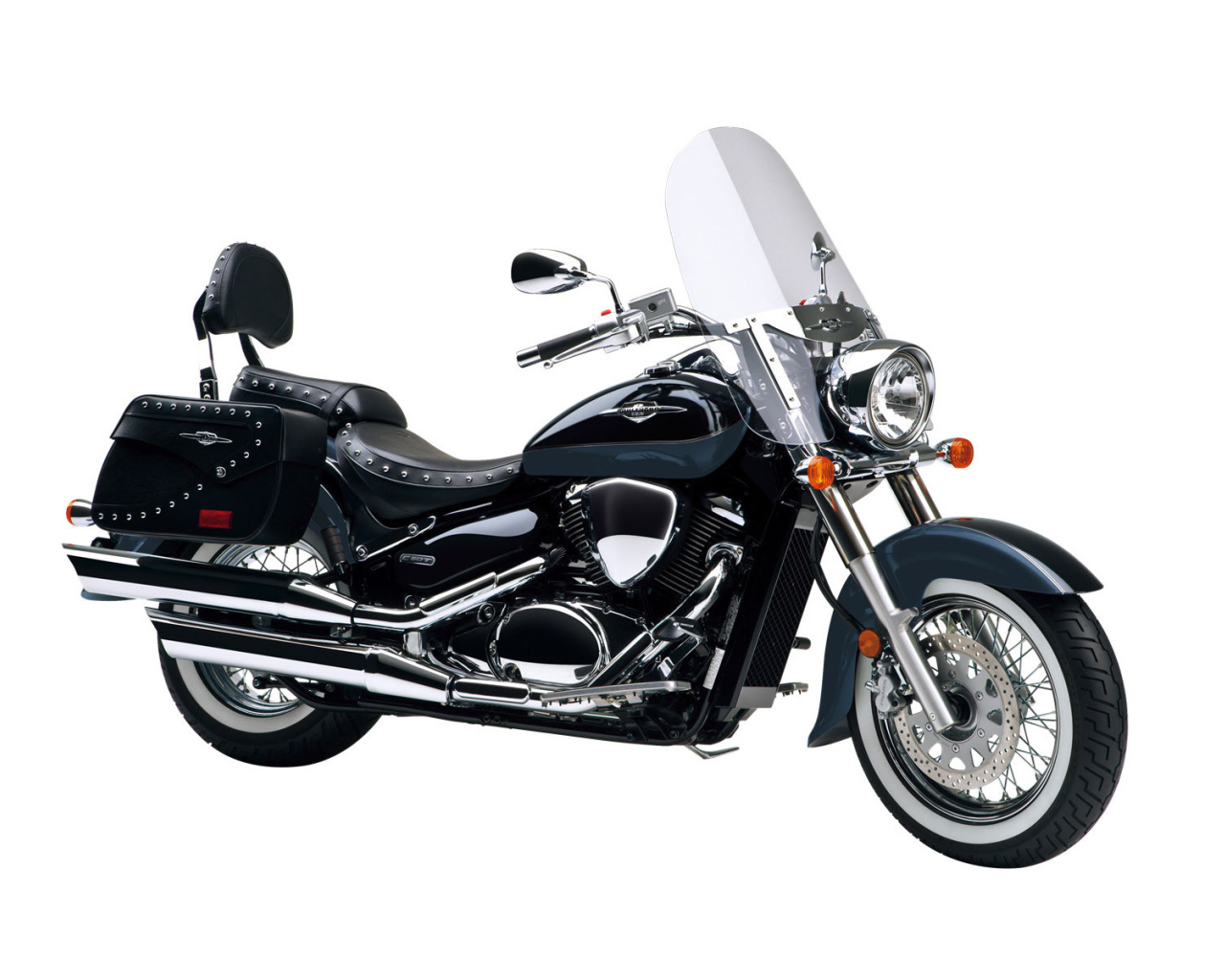 Новый мотоцикл на дороге Suzuki Boulevard S 40