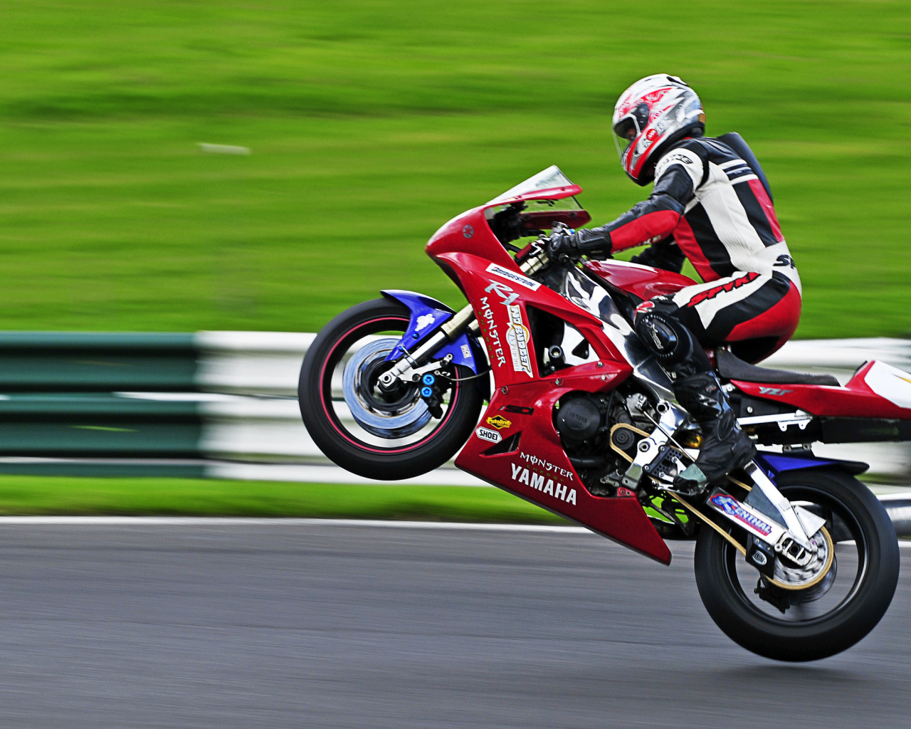 Гоночный мотоцикл Ямаха