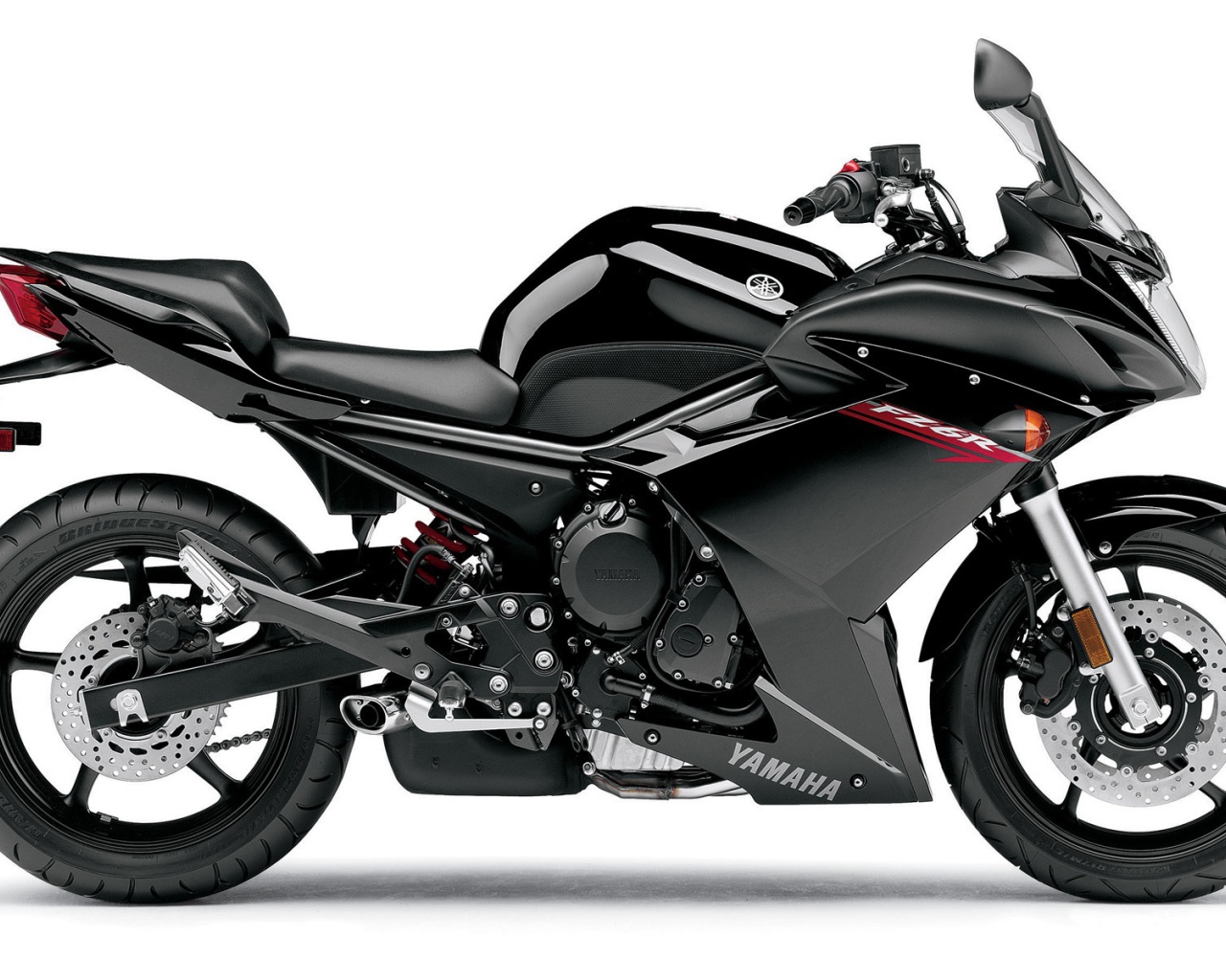 Черный Yamaha fz6r